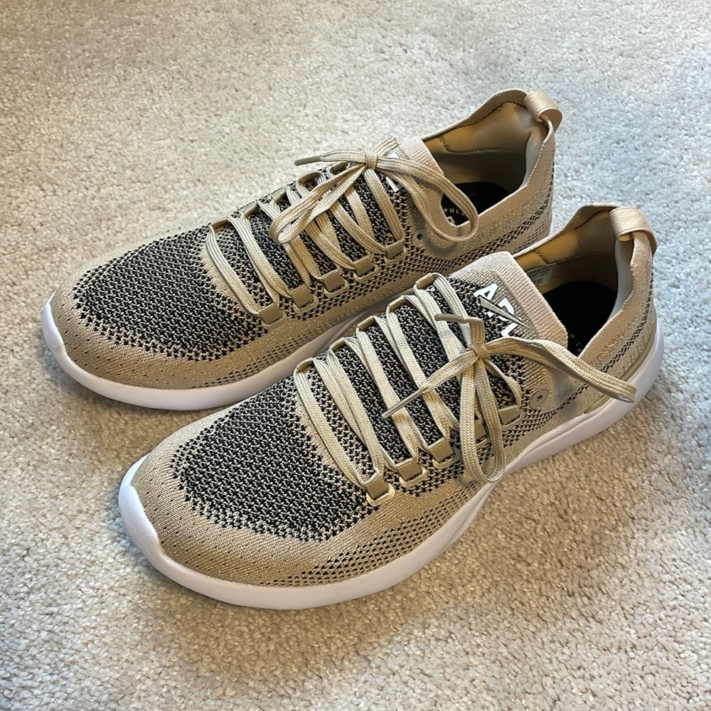 APL Techloom Breeze Gold Metallic/ Black Size 10 Sneakers